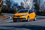 Renault_Clio_RS_200_vs_Volkswagen_Polo_GTI-1